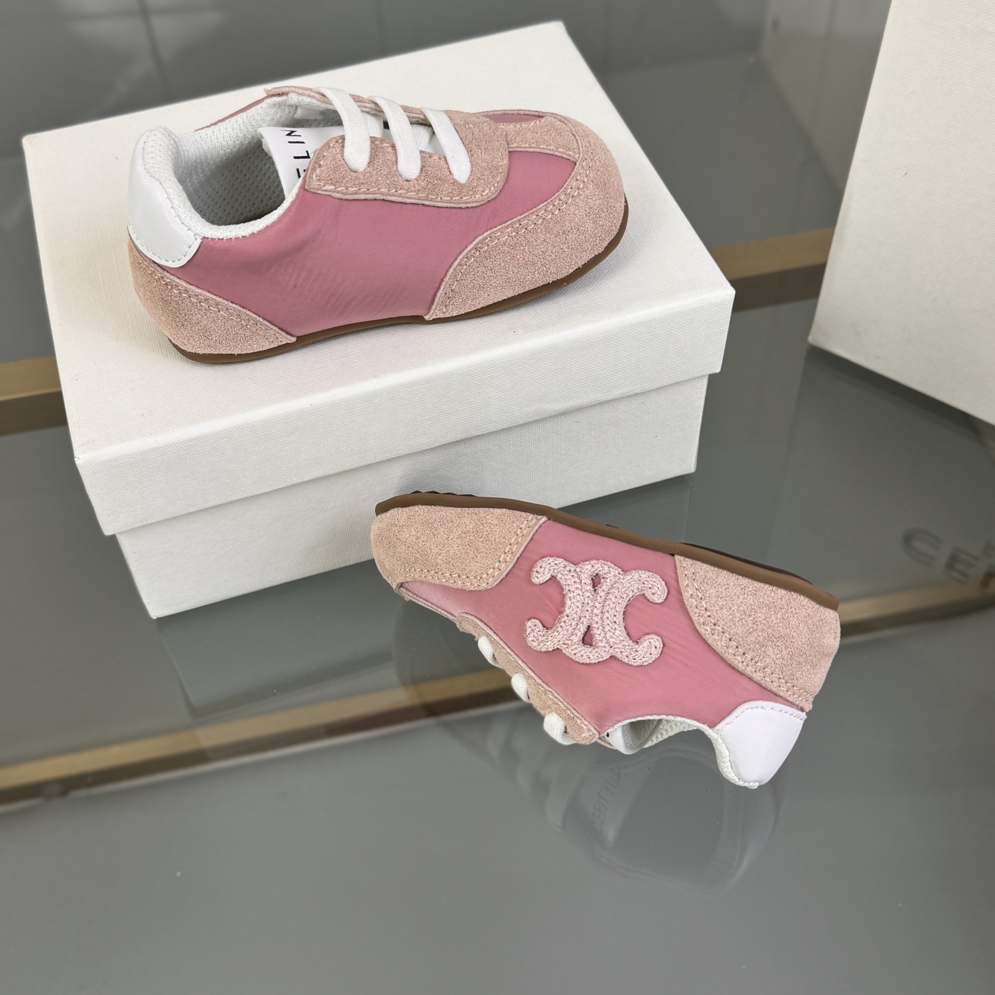 Children's shoes child